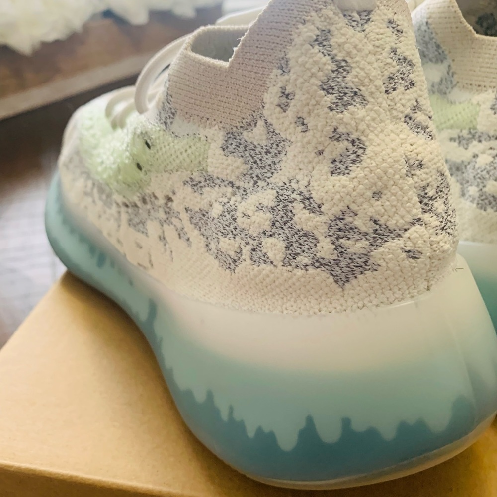 Yeezy 380 Alien - Picture 6 of 10